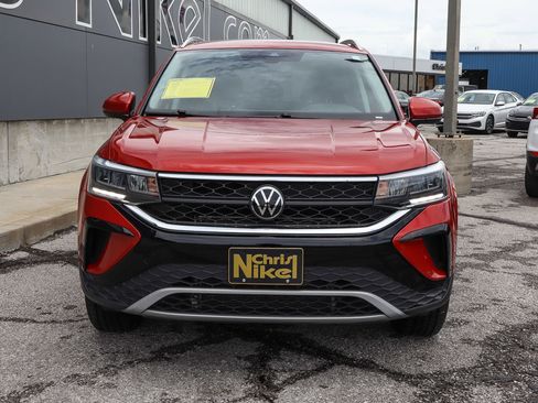 Used 2023 Volkswagen Taos SE AWD/4WD image 2