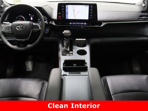 Used 2023 Toyota Sienna XSE image 34