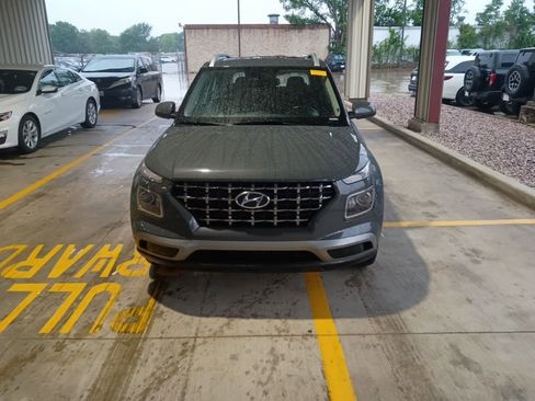 Used 2025 Hyundai Venue SEL image 5