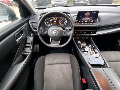 Used 2025 Nissan Rogue SV FWD image 6