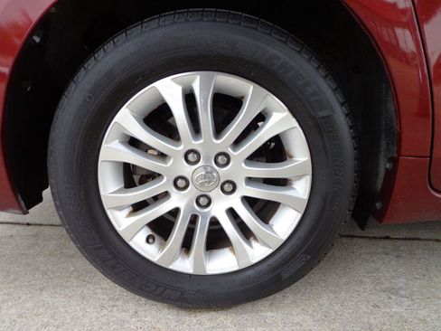 Used 2015 Toyota Sienna XLE w/ XLE Navigation Package FWD image 9