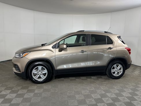 Used 2018 Chevrolet Trax LT w/ LT Convenience Package FWD image 2
