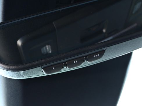 Used 2025 Toyota Camry SE image 33