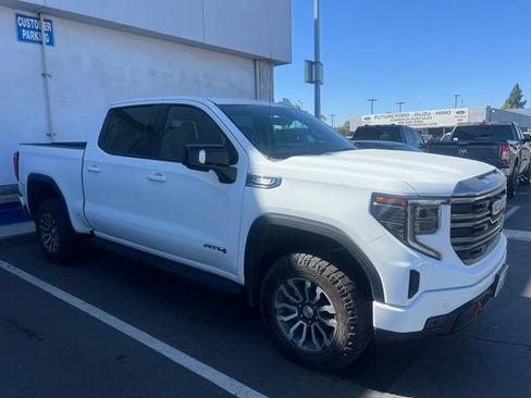 Used 2023 GMC Sierra 1500 AT4 w/ AT4 Premium Package AWD/4WD image 3