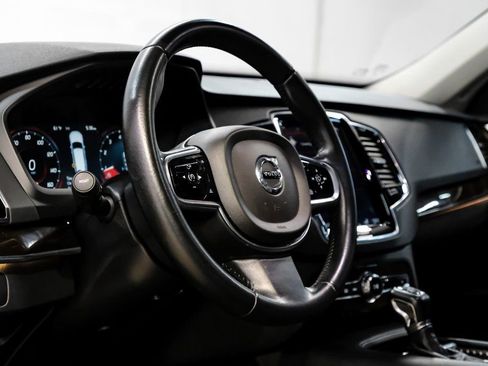 Used 2017 Volvo XC90 T6 Momentum w/ Vision Package image 18