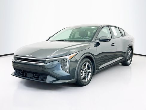 Used 2025 Kia K4 FWD image 3