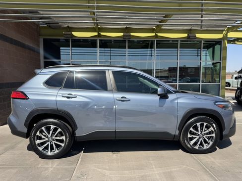 Used 2023 Toyota Corolla Cross XLE image 9