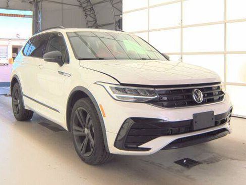 Used 2023 Volkswagen Tiguan SE R-Line AWD/4WD image 4
