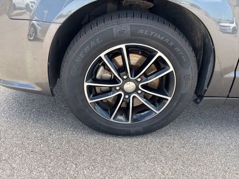 Used 2017 Dodge Grand Caravan GT image 10