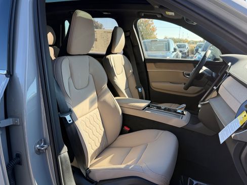 New 2026 Volvo XC90 B6 Plus w/ Protection Package Premier image 8