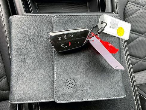 Used 2024 Volkswagen Atlas SE image 35