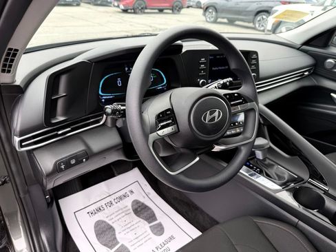 Used 2026 Hyundai Elantra Hybrid FWD image 20