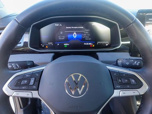 Certified 2025 Volkswagen Jetta SE w/ Sunroof Package image 14