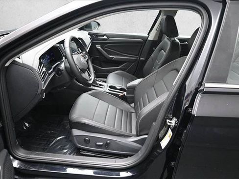 Used 2024 Volkswagen Jetta SE FWD image 9