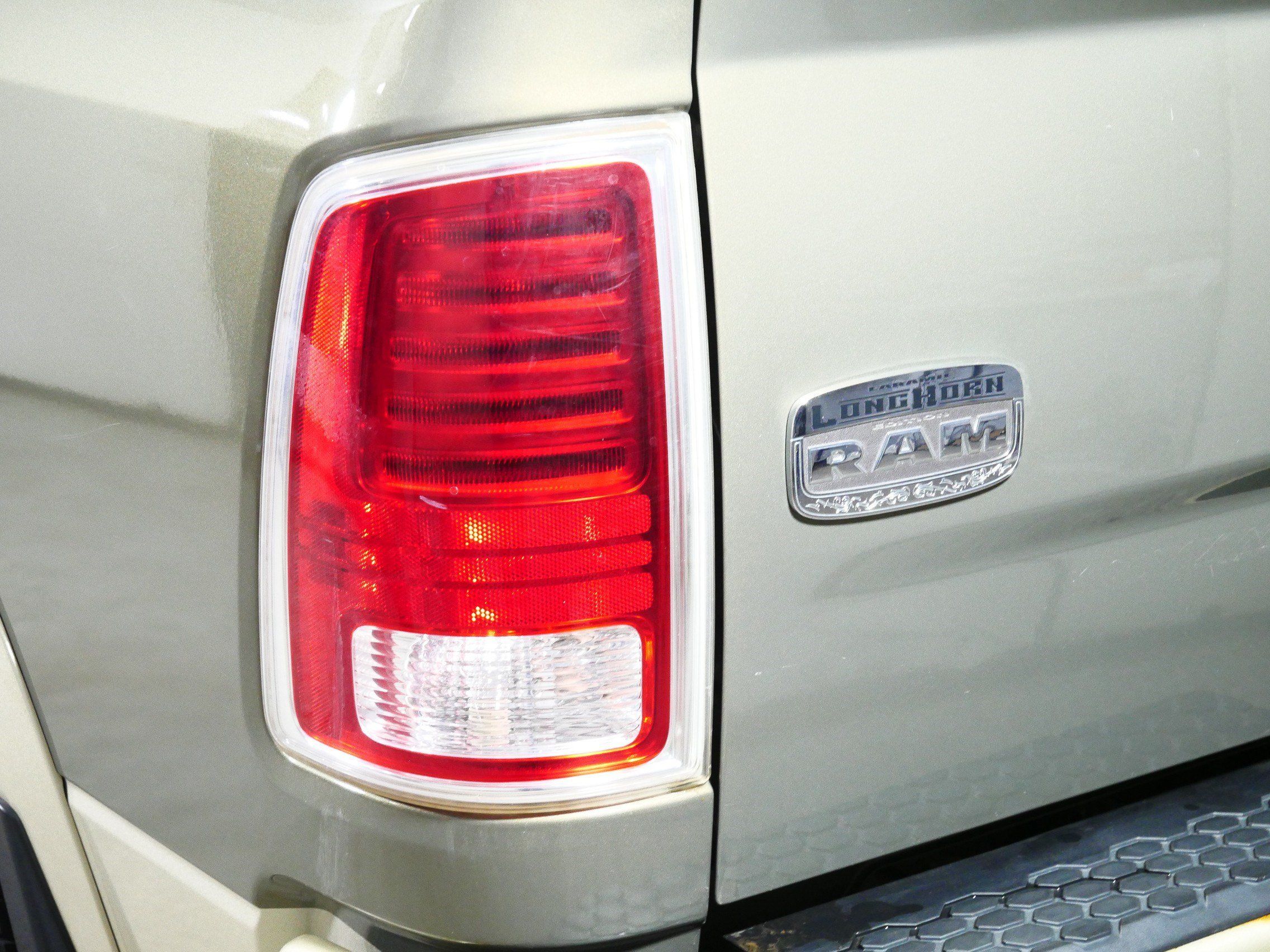 Used 2015 RAM 1500 Laramie Longhorn w/ Convenience Group AWD/4WD image 17