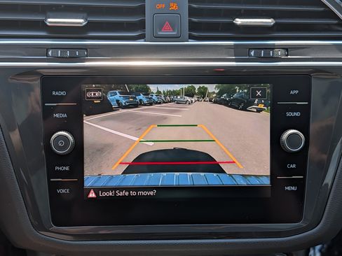 Certified 2023 Volkswagen Tiguan SE w/ Panoramic Sunroof Package AWD/4WD image 33