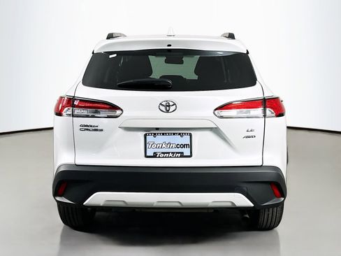 Certified 2024 Toyota Corolla Cross LE image 6