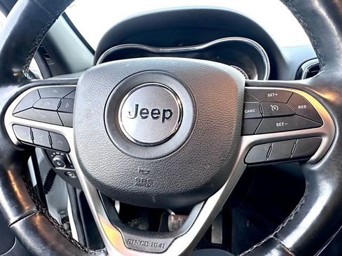 Used 2019 Jeep Grand Cherokee Altitude image 15