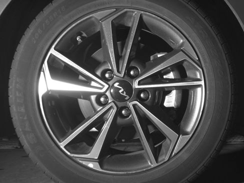 Used 2024 Kia Forte LXS image 13