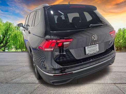 Certified 2023 Volkswagen Tiguan SE w/ Panoramic Sunroof Package image 6
