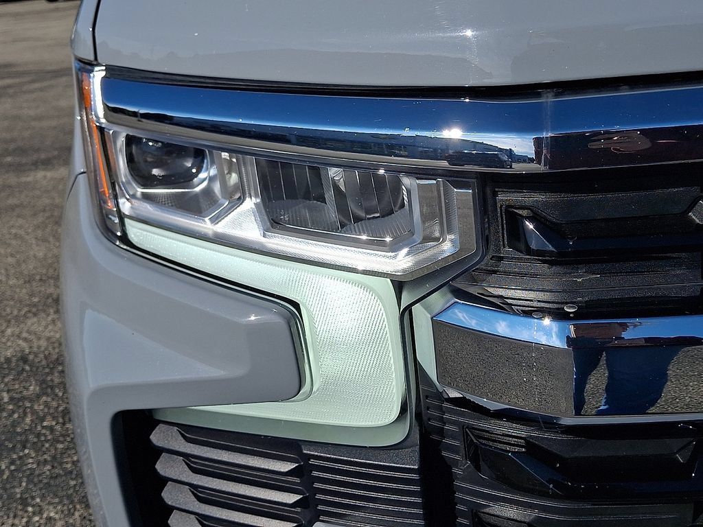 Used 2024 Chevrolet Silverado 1500 LT AWD/4WD image 10