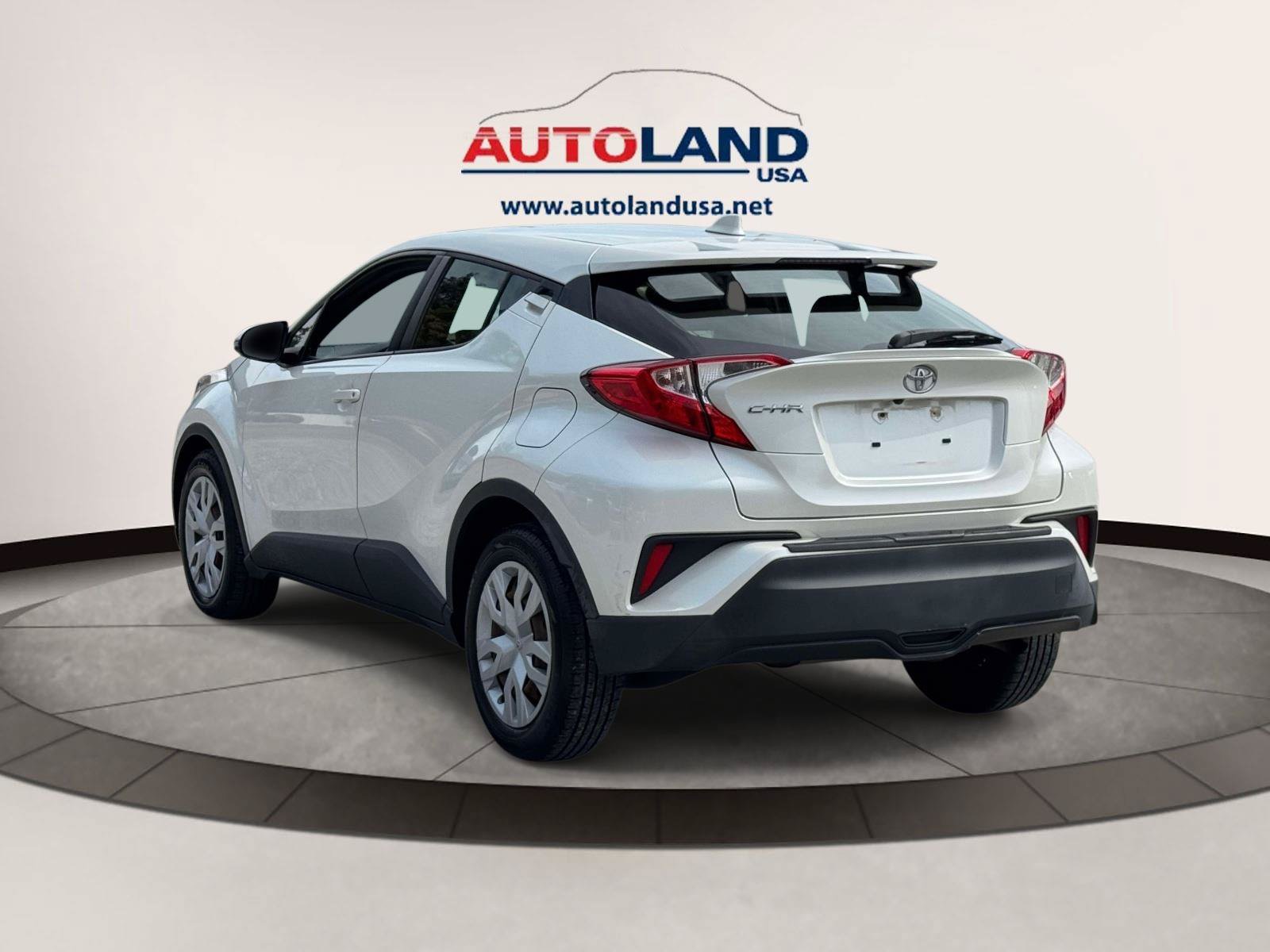 Used 2019 Toyota C-HR LE FWD image 5