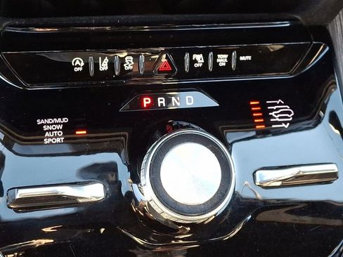 Used 2024 Jeep Wagoneer L Series III w/ Flexible Seating Group image 19