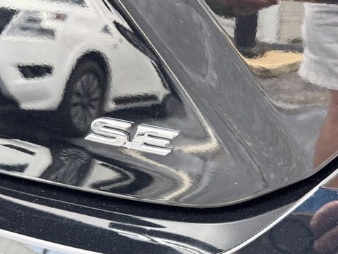 Used 2025 Toyota Camry SE image 7