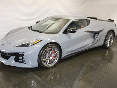 Used 2025 Chevrolet Corvette Z06 RWD image 2