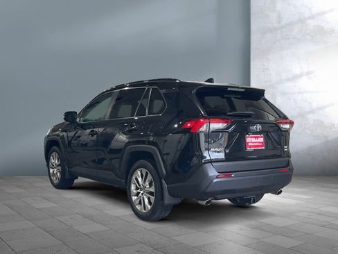 Used 2021 Toyota RAV4 XLE Premium AWD/4WD image 4
