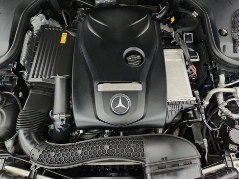 Used 2017 Mercedes-Benz E 300 4MATIC image 37
