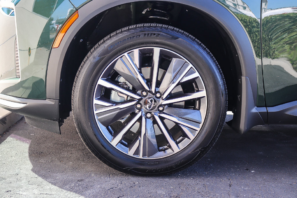 Certified 2027 INFINITI QX60 Luxe w/ Family Package FWD image 10