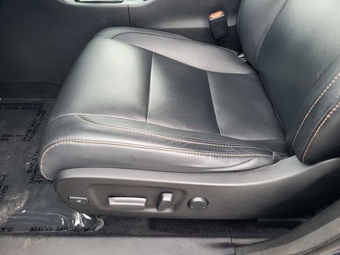 Used 2017 Toyota Highlander XLE image 14