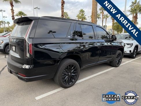 Used 2024 Cadillac Escalade Premium Luxury image 4