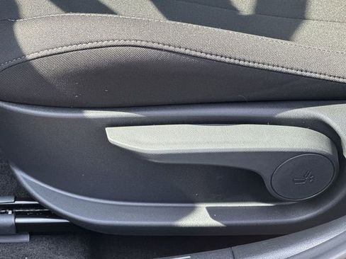 Used 2025 Hyundai Elantra Blue FWD image 17