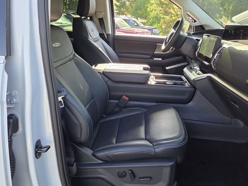 New 2025 Ford Expedition Platinum w/ Driver's Package image 18