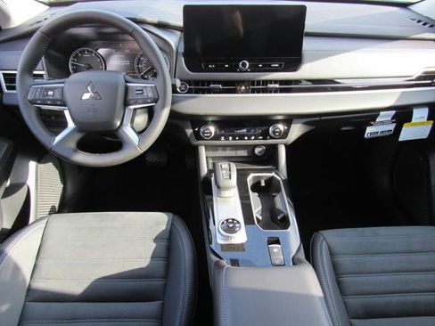 New 2026 Mitsubishi Outlander SE image 10