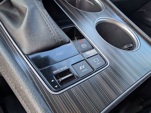 Used 2023 Toyota Sienna Platinum image 32