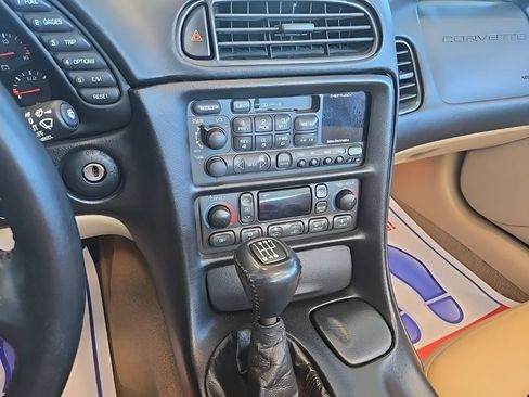 Used 2000 Chevrolet Corvette Convertible w/ Memory Pkg RWD image 16