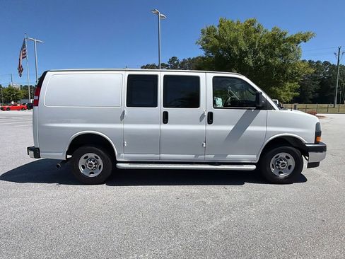 Used 2024 GMC Savana 2500 w/ Driver Convenience Package RWD image 8