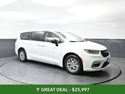 Used 2024 Chrysler Pacifica Touring-L