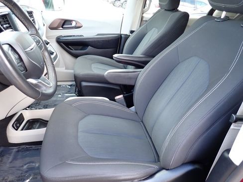 Used 2022 Chrysler Voyager LX FWD image 14