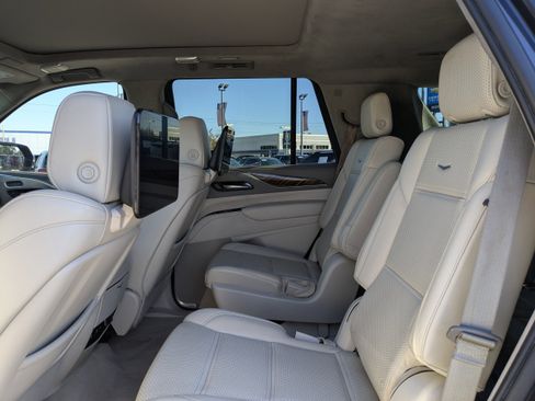 Used 2023 Cadillac Escalade Sport Platinum AWD/4WD image 14