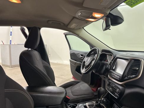 Used 2015 Jeep Cherokee Latitude w/ Cold Weather Group AWD/4WD image 22