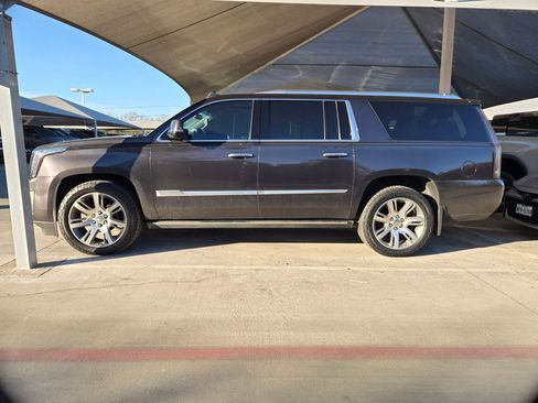 Used 2015 Cadillac Escalade ESV Premium image 3