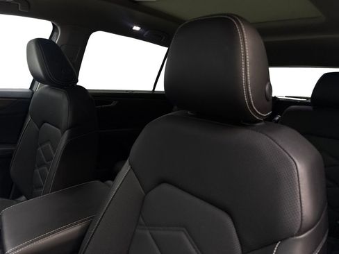 Used 2024 Volkswagen Atlas SE w/ Panoramic Sunroof Package AWD/4WD image 28