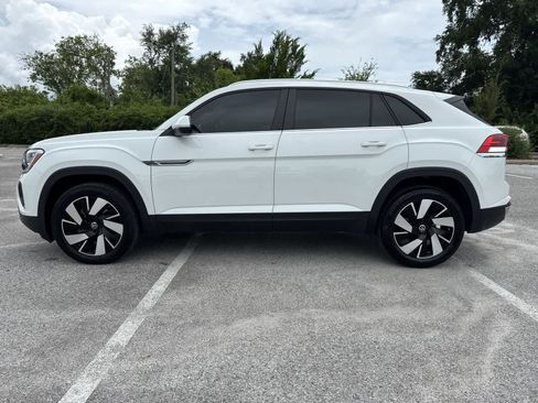 Certified 2024 Volkswagen Atlas Cross Sport SE FWD image 11