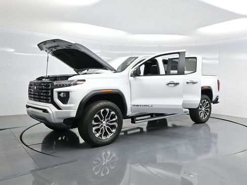 Used 2024 GMC Canyon Denali image 29