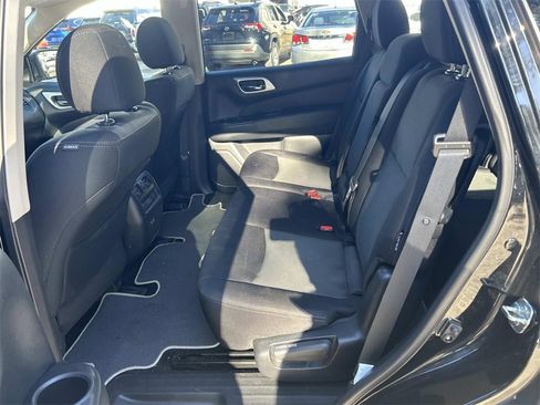 Used 2019 Nissan Pathfinder S image 14