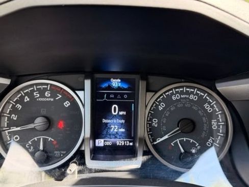 Used 2022 Toyota Tacoma SR5 w/ Technology Package RWD image 5